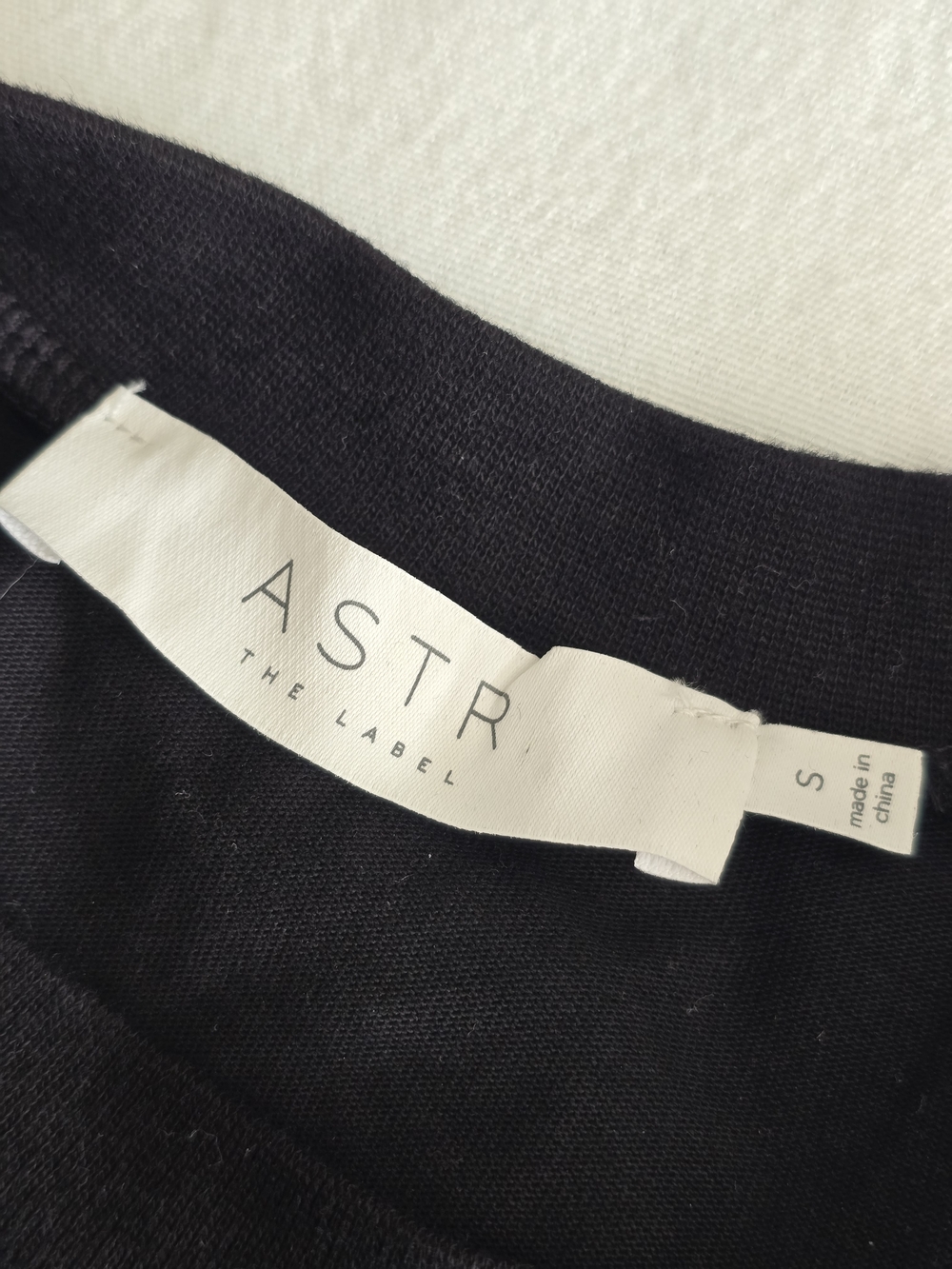 ASTR The Label Volume Shoulder Cropped Tee Black Padded Shoulder Waistband Top S - Picture 2 of 10